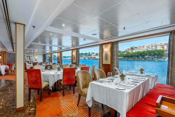Amawaterways AmaVida Main Restaurant 3 ©Bruno Barreira & Amawaterways.jpeg
